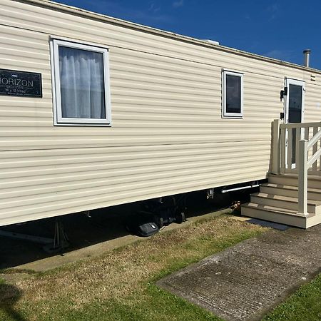 Blue Dolphin Holiday Park Gristhorpe Экстерьер фото