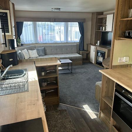 Blue Dolphin Holiday Park Gristhorpe Экстерьер фото