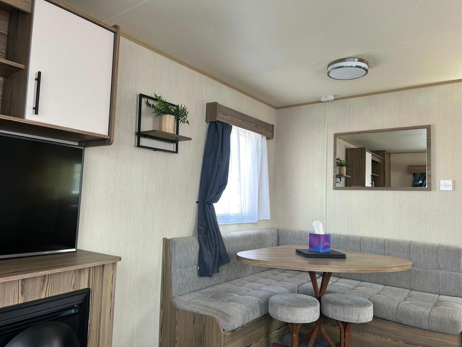 Blue Dolphin Holiday Park Gristhorpe Экстерьер фото